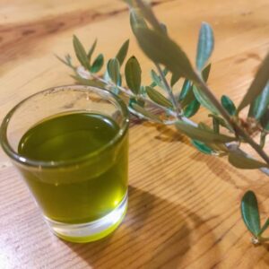 Early harvest extra virgin olive oil-Health claim certified